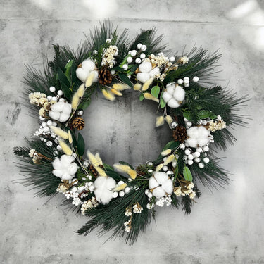 Artificial Christmas Wreath with Dried Flowers and White Ornaments – 40x40cm